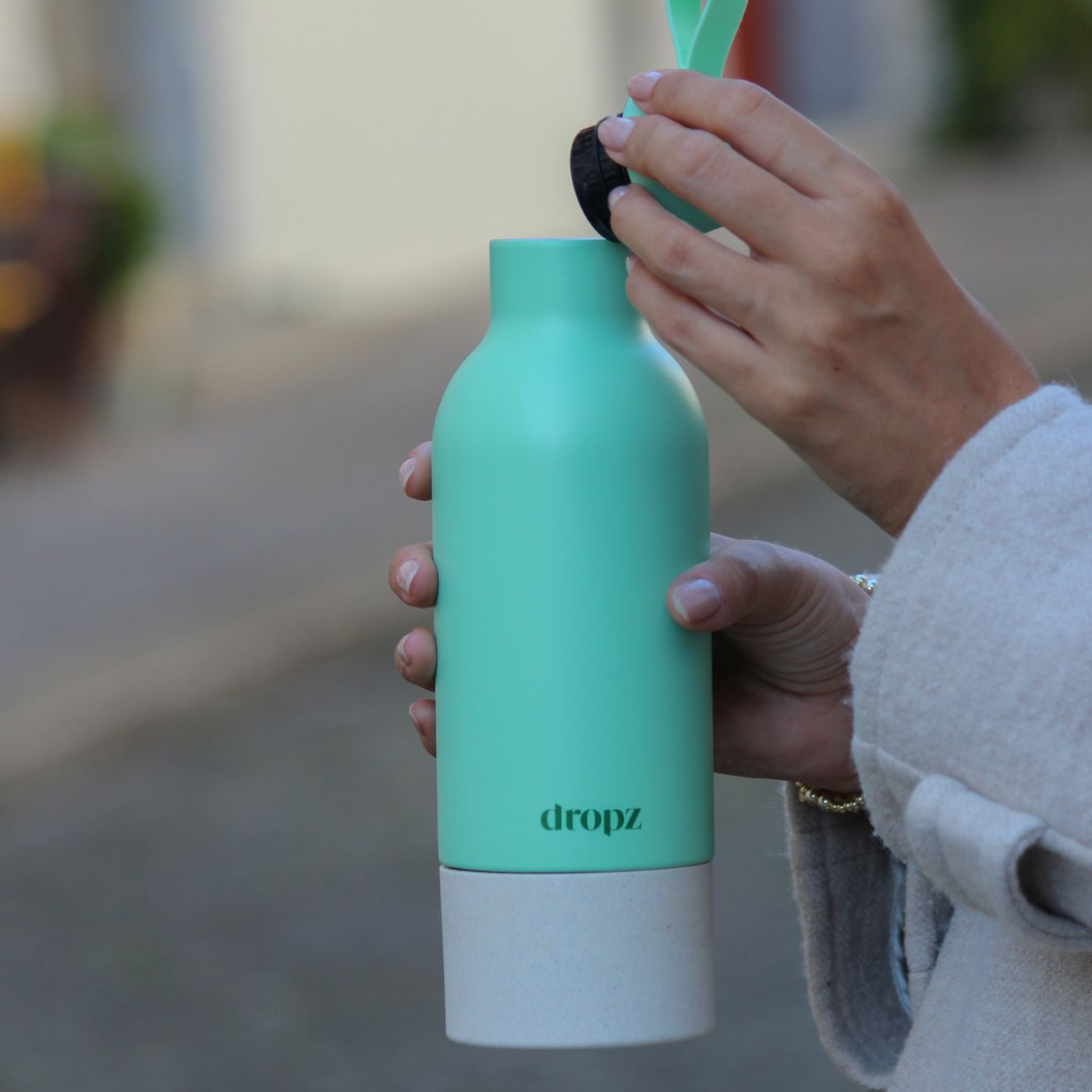 dropz bottle Mintgreen - 0.5 L with storage compartment